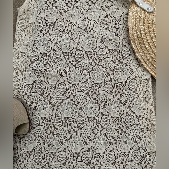 Olivaceous woman’s lace dress - Picture 2 of 9